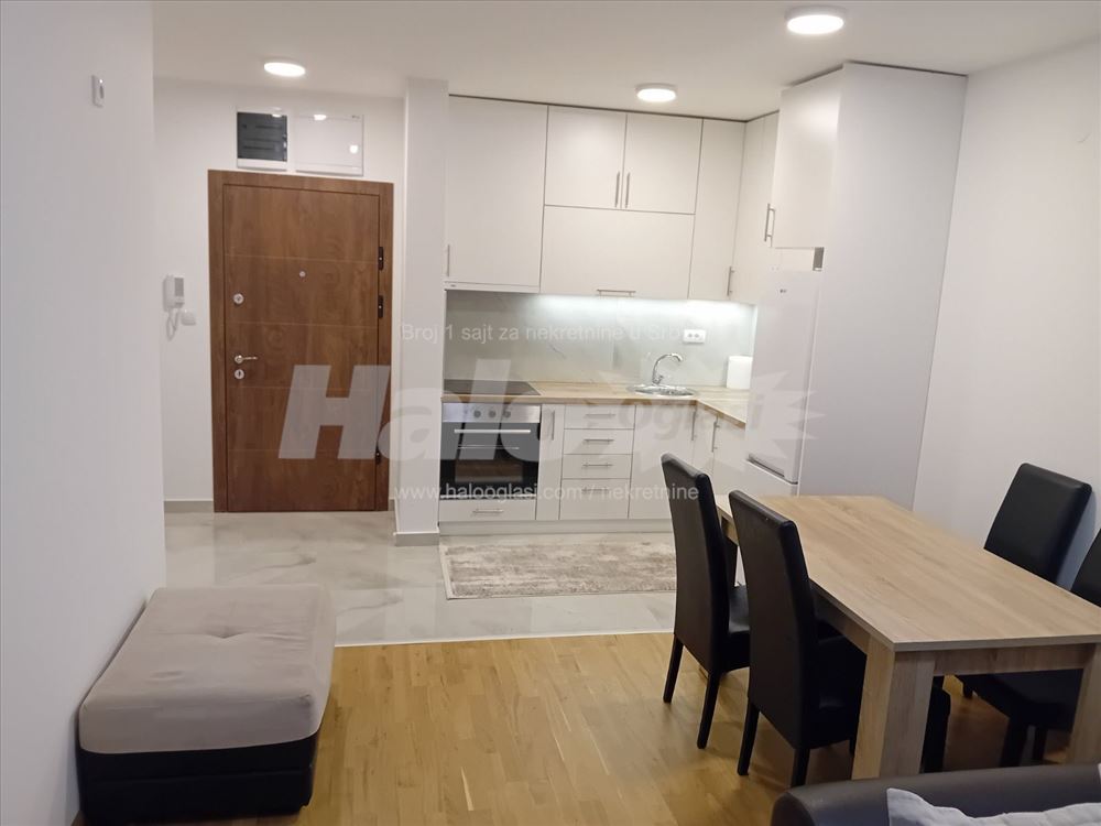 Lux, Zemun, Plavi horizonti, 2.0 stan — 2