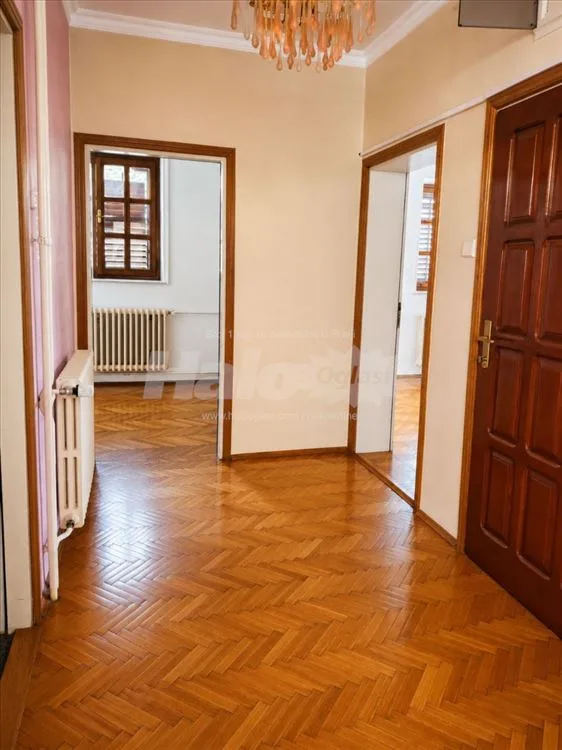 Lux,u cenu uracunato grejanje i infostan — 12
