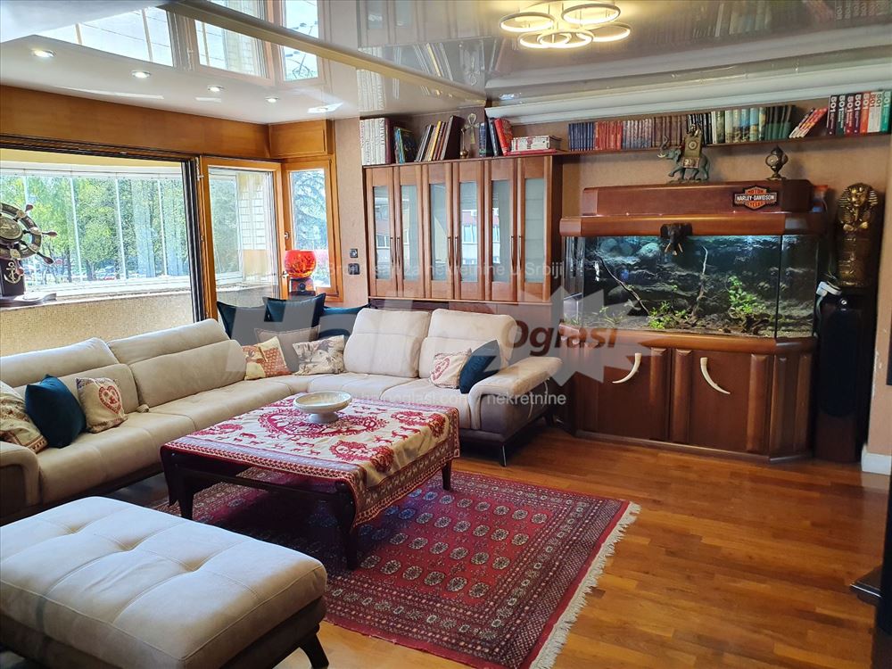 Mahagoni Flat — 3