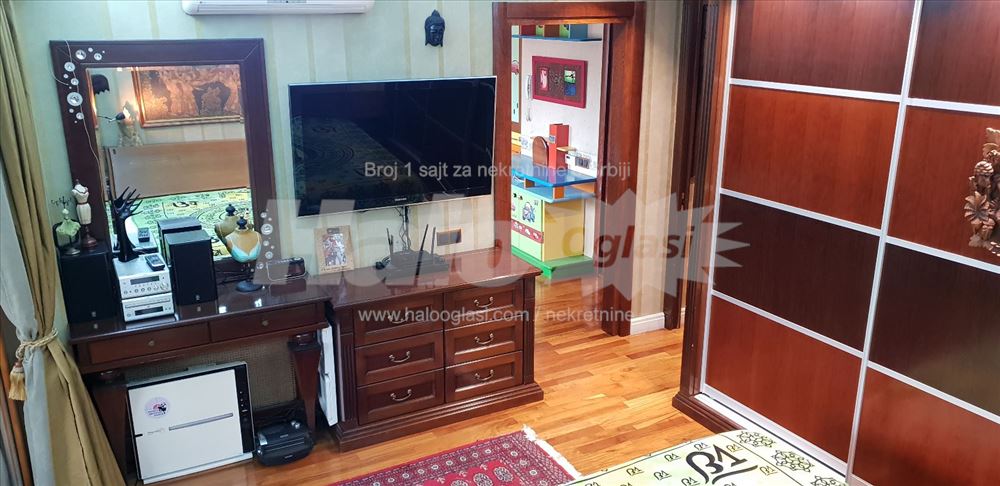 Mahagoni Flat — 5