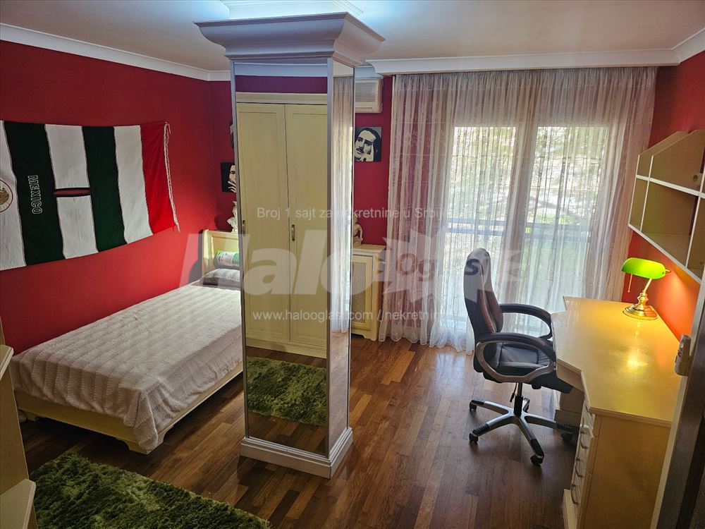 Mahagoni Flat — 12