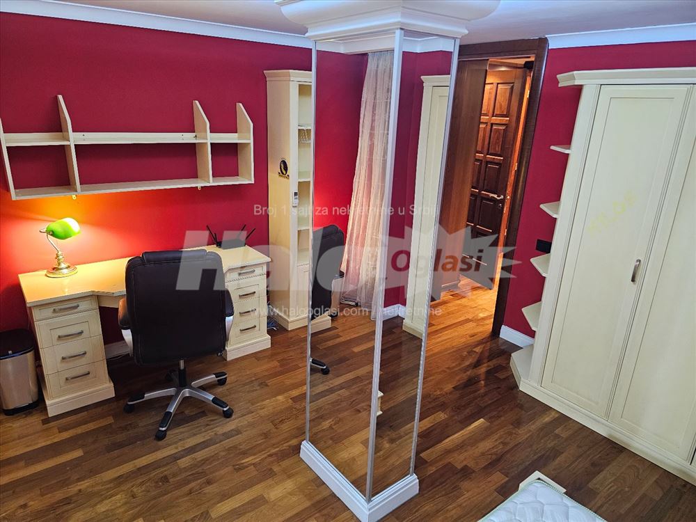 Mahagoni Flat — 13