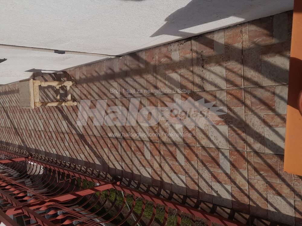 Mali mokri lug 45 m2 plus terasa 12m2 — 13