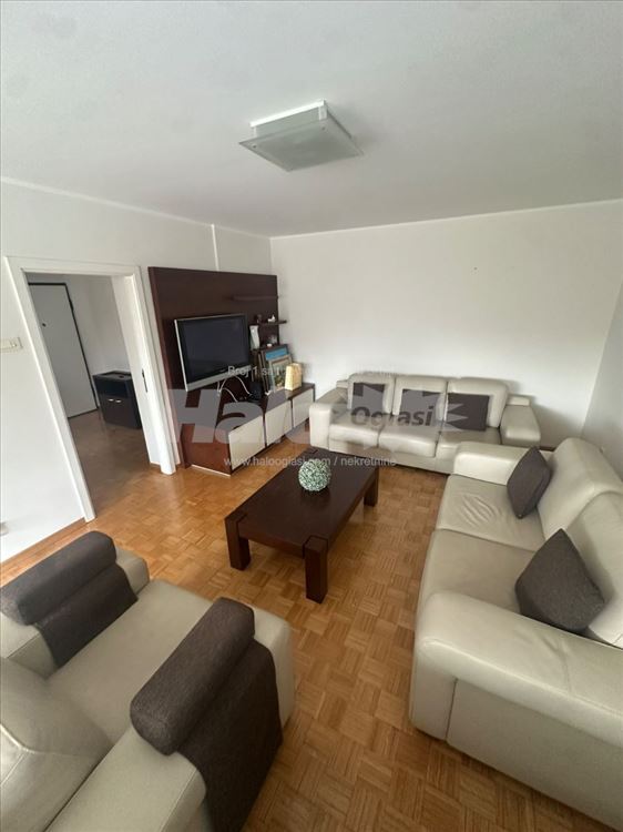 Miran i svetao renoviran stan na NBG — 2