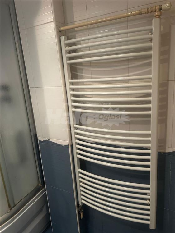Miran stan u centru, garaža, lift, terasa. — 14