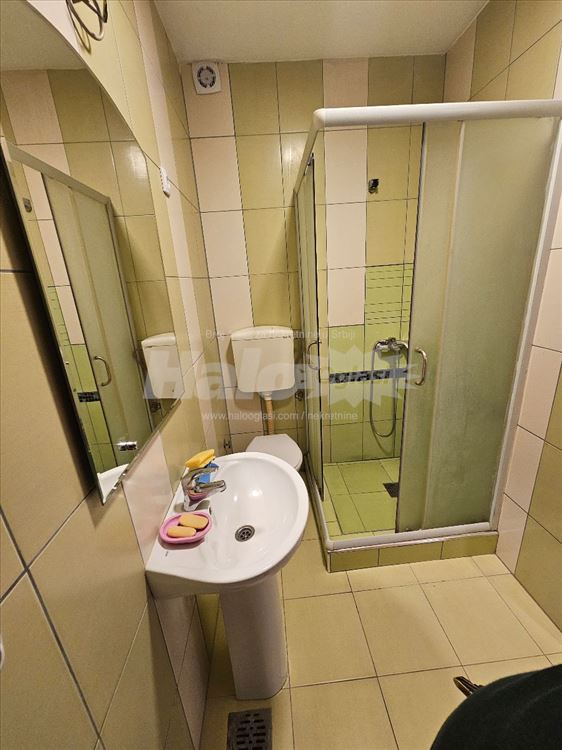Mirijevo, Matice Srpske. Zgrada u parku do ulice — 7