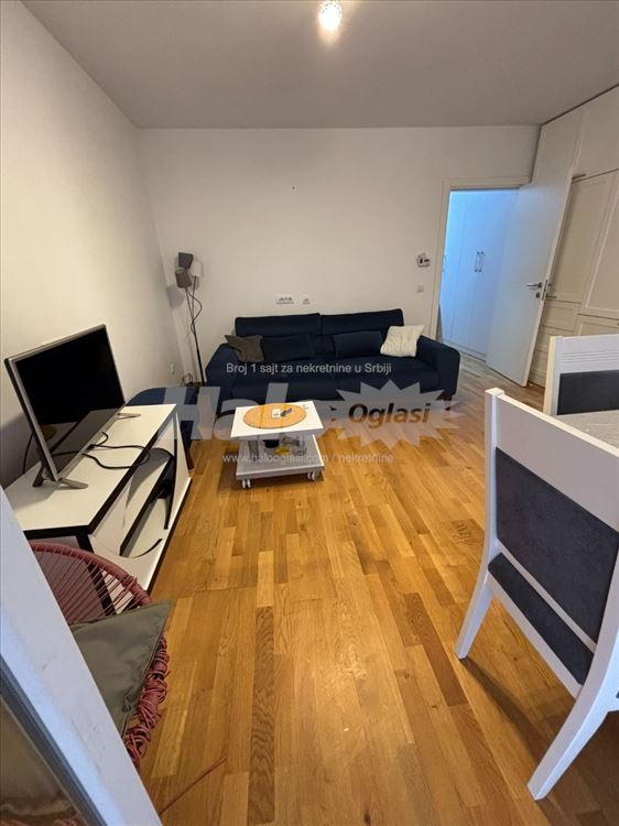 Moderan 1.5 stan u novijoj gradnji na Banjici — 2