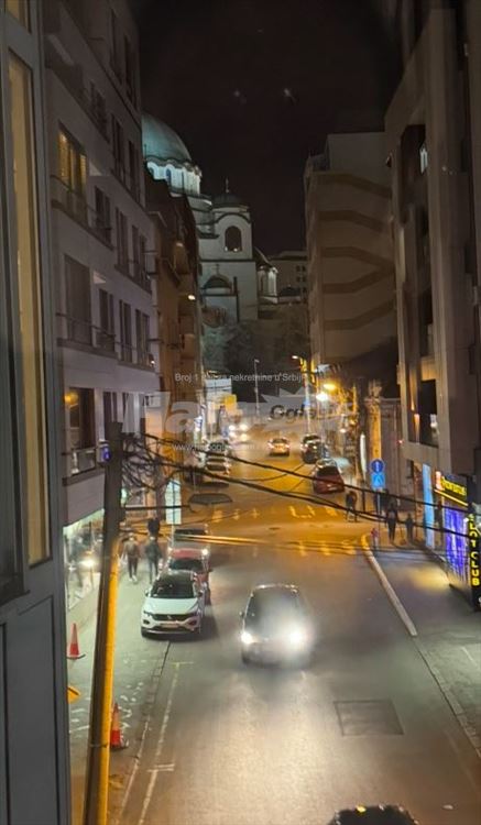 Moderan stan nadomak Hrama Svetog Save — 10