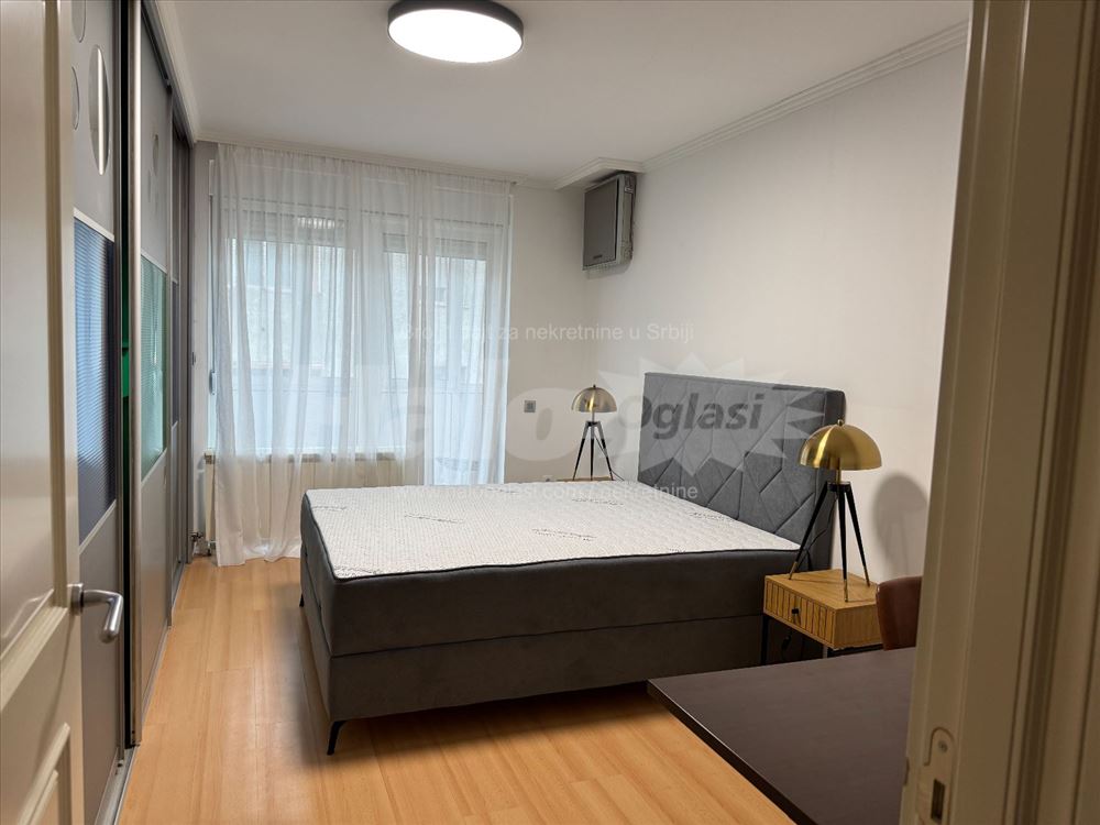 Moderan stan nadomak Hrama Svetog Save — 11