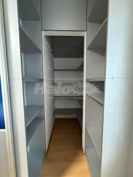Moderan stan nadomak Hrama Svetog Save — 15