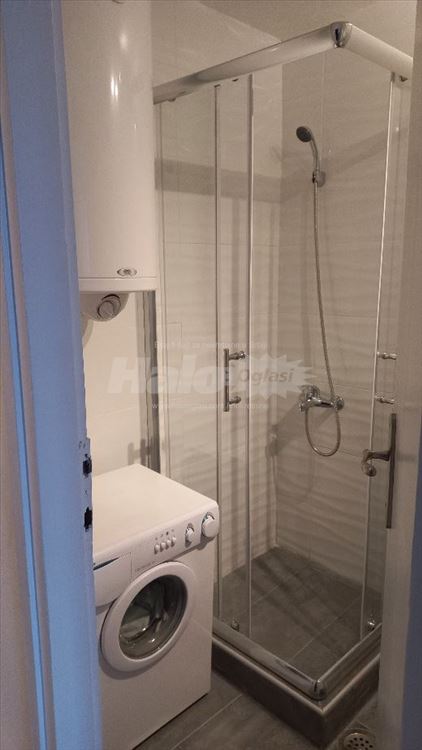 Moderna i udobna garsonjera sa pogledom — 6