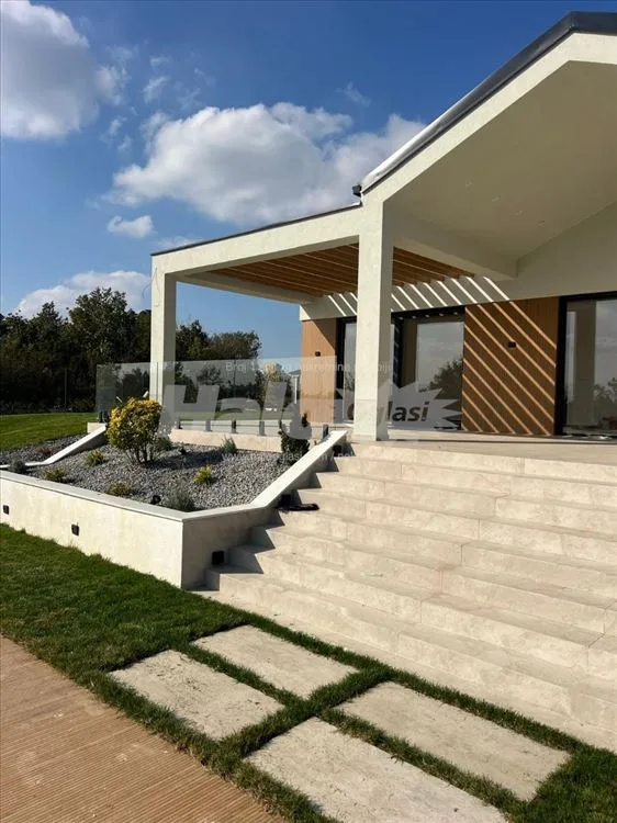 Moderna kuća na Kosmaju sa bazenom — 9