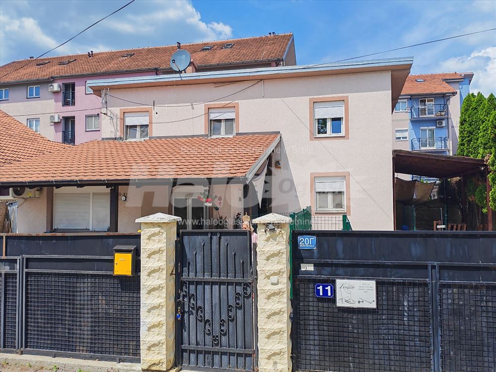 Moderna porodicna kuca na odlicnoj lokaciji — 15