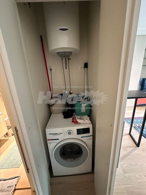 Moderno opremljena garsonera sa garaznim mestom — 5