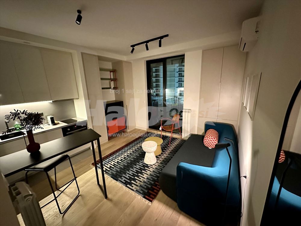 Moderno opremljena garsonera sa garaznim mestom — 6