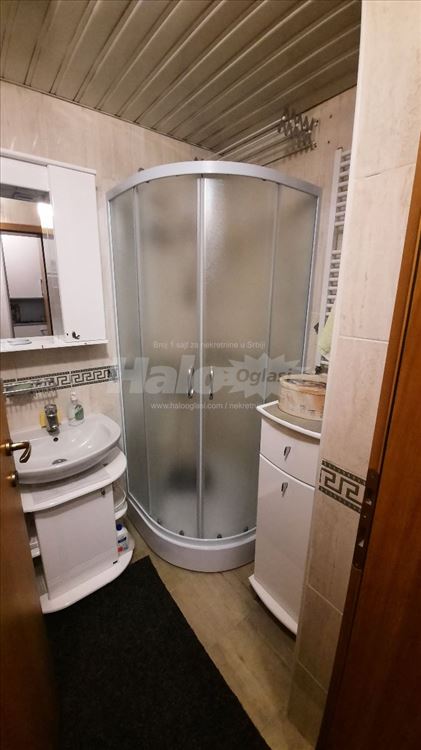 Moderno opremljena garsonjera — 12