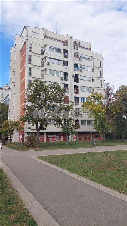 Moderno uređen stan na šetalištu u Bloku 45 — 10