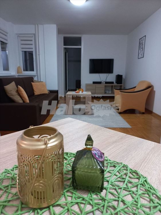 Moderno uređen stan na šetalištu u Bloku 45 — 11