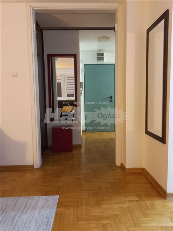 Moderno uređen stan na šetalištu u Bloku 45 — 15