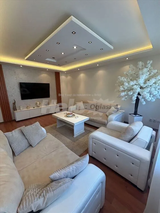 Na prodaju šestosoban stan(duplex)133 m2. — 2