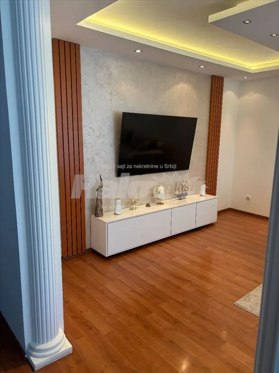 Na prodaju šestosoban stan(duplex)133 m2. — 3