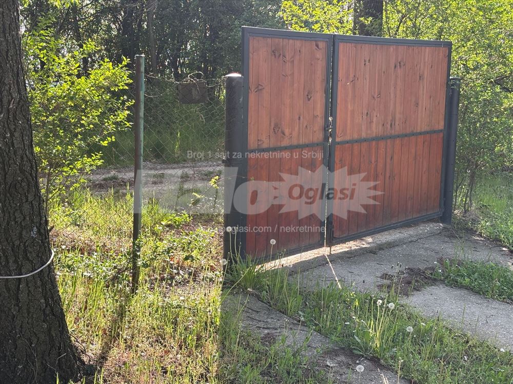 Na prodaju kuća sa velikim placem — 10