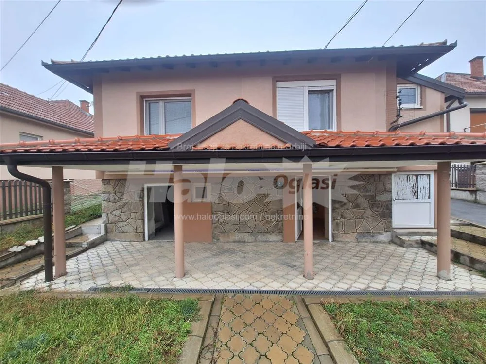 Na prodaju kuća u Lazarevcu — 2