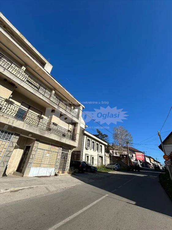 Na prodaju kuća u samom centru Umčara — 2