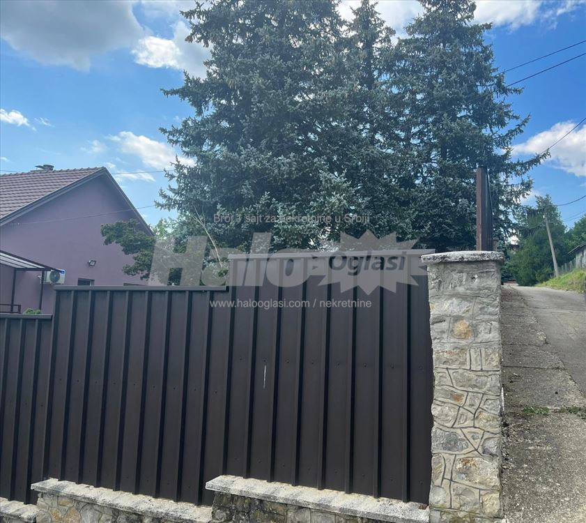 Na prodaju kuca u Sremcici — 2