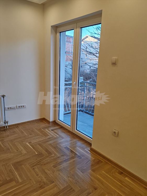 Na prodaju nov stan uknjizen 1/1 može na kredit — 8