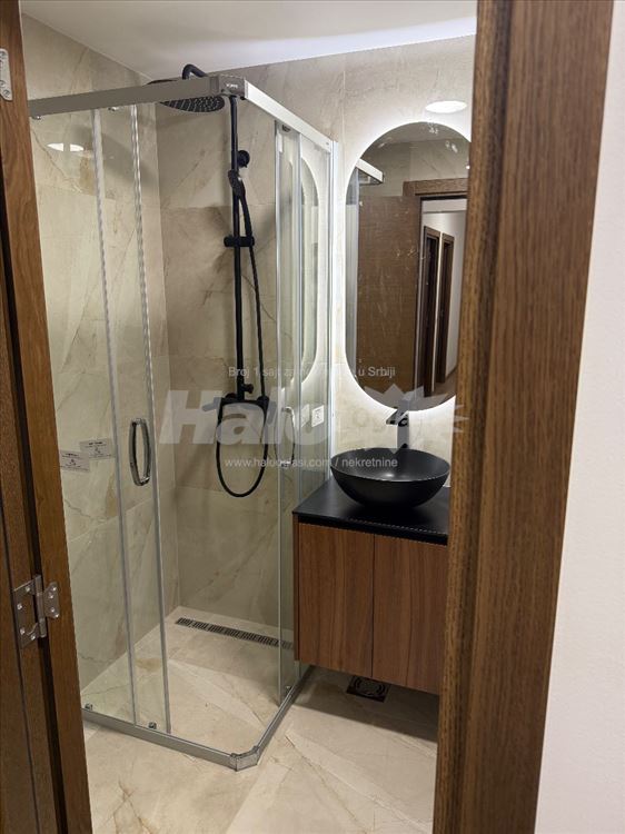 Na prodaju petosoban stan na Novom Beogradu — 12