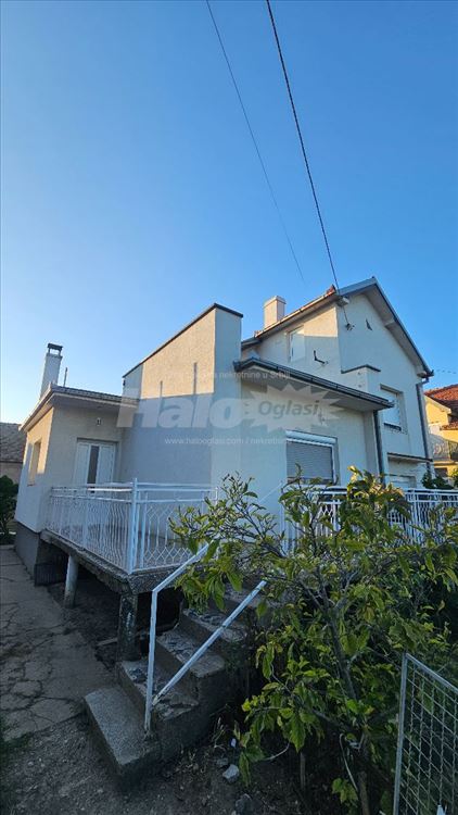 Na prodaju porodična kuća – 110 m², Ugrinovci — 2