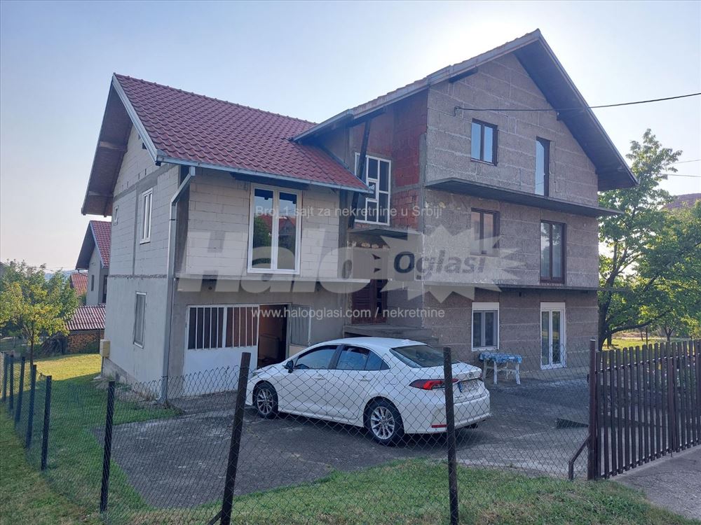 Na prodaju porodična kuća — 2