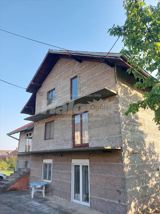 Na prodaju porodična kuća — 3