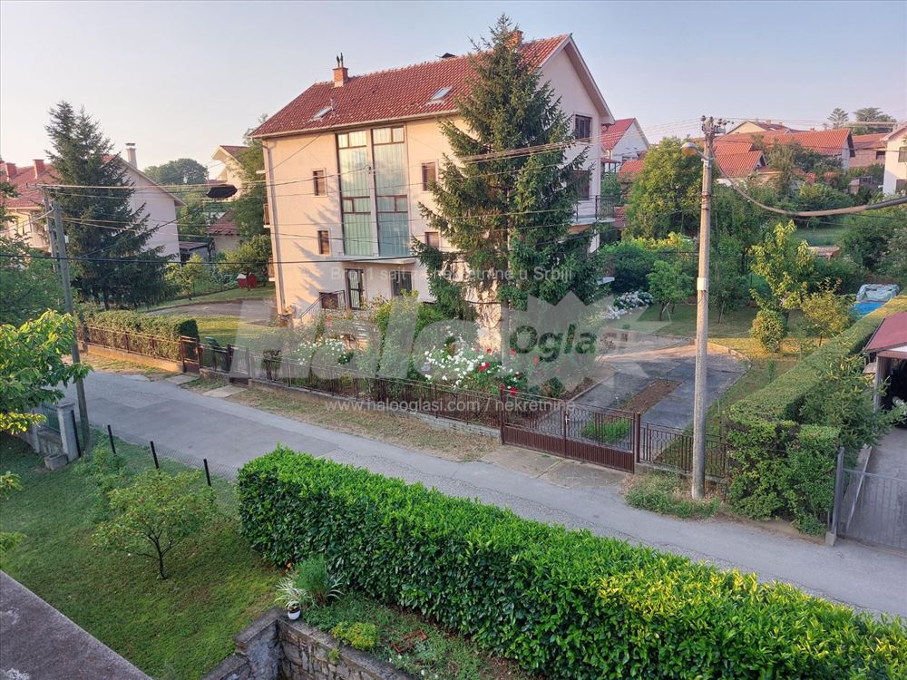 Na prodaju porodična kuća — 7