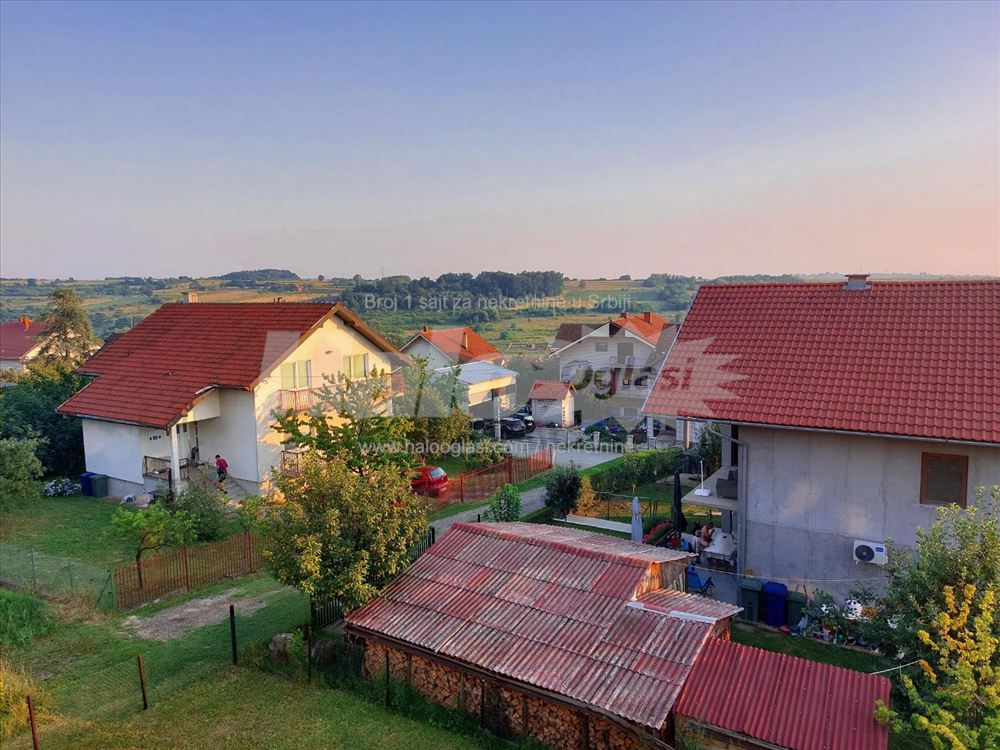 Na prodaju porodična kuća — 8