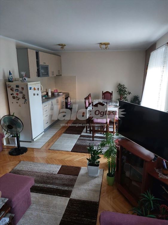 Na prodaju porodična kuća — 9