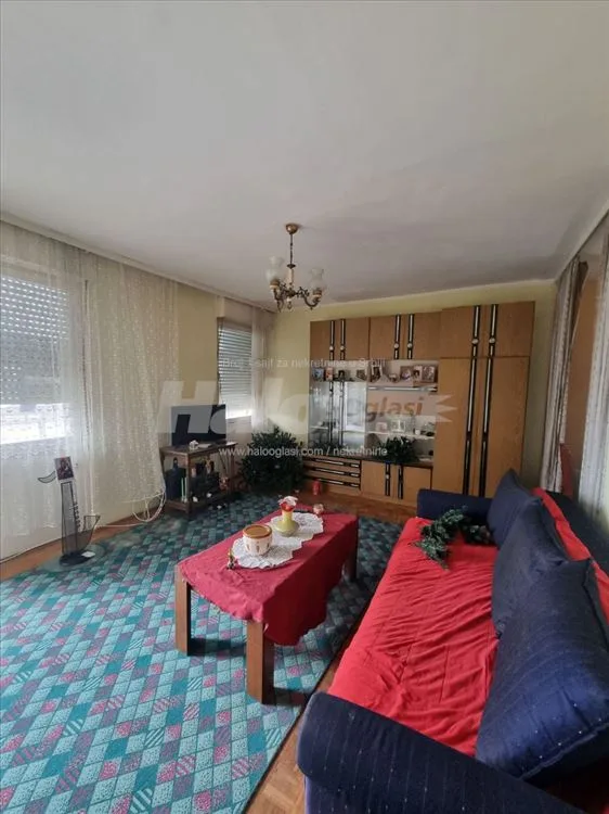 Na prodaju stan u najlepšem delu Borče,centar 3 — 2