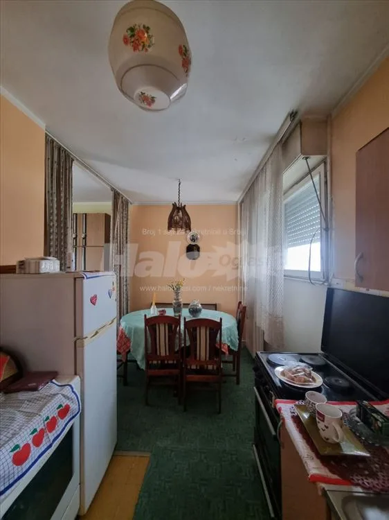 Na prodaju stan u najlepšem delu Borče,centar 3 — 4