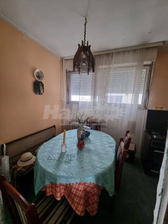 Na prodaju stan u najlepšem delu Borče,centar 3 — 5