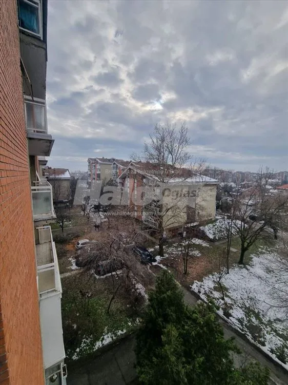 Na prodaju stan u najlepšem delu Borče,centar 3 — 14