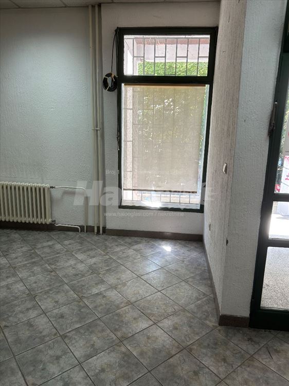 Na prodaju uknjižen lokal od 30 m² — 4