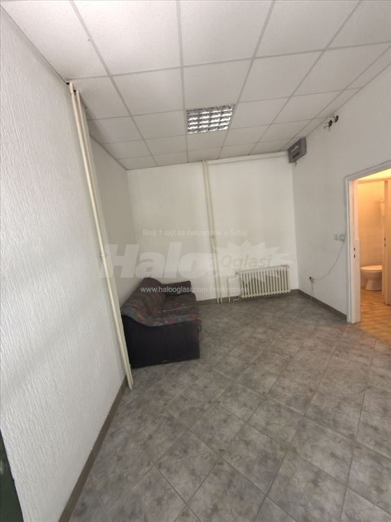 Na prodaju uknjižen lokal od 30 m² — 7