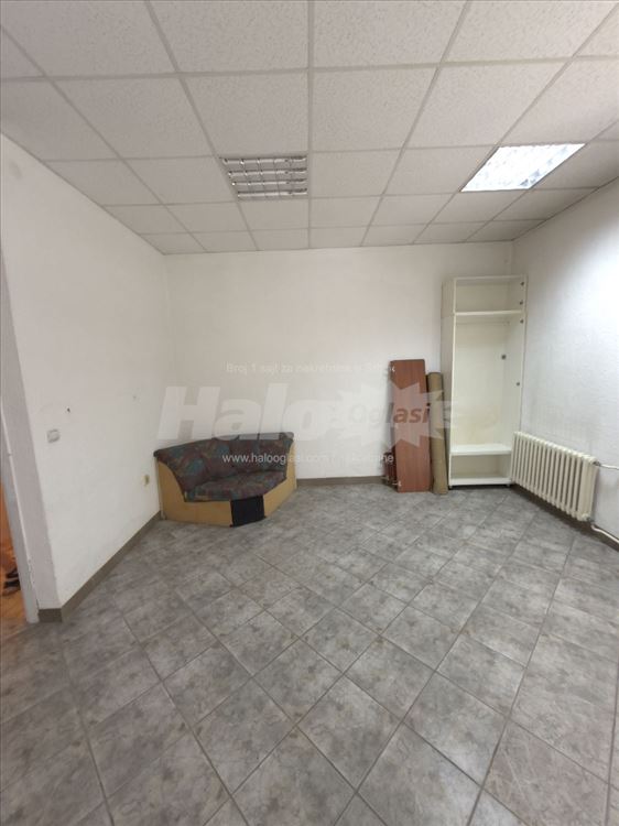 Na prodaju uknjižen lokal od 30 m² — 8