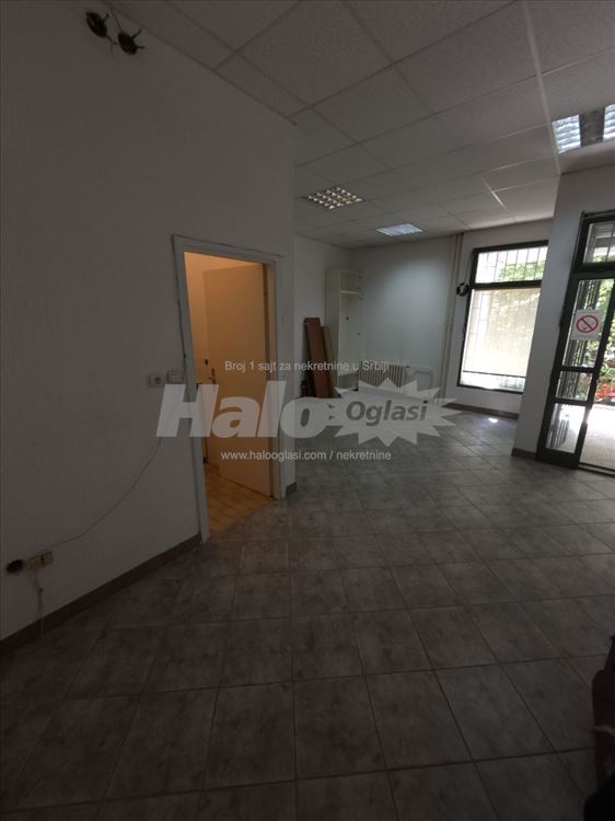 Na prodaju uknjižen lokal od 30 m² — 11