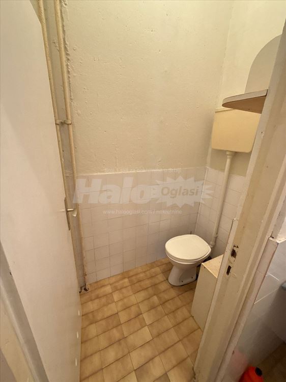 Na prodaju uknjižen lokal od 30 m² — 13