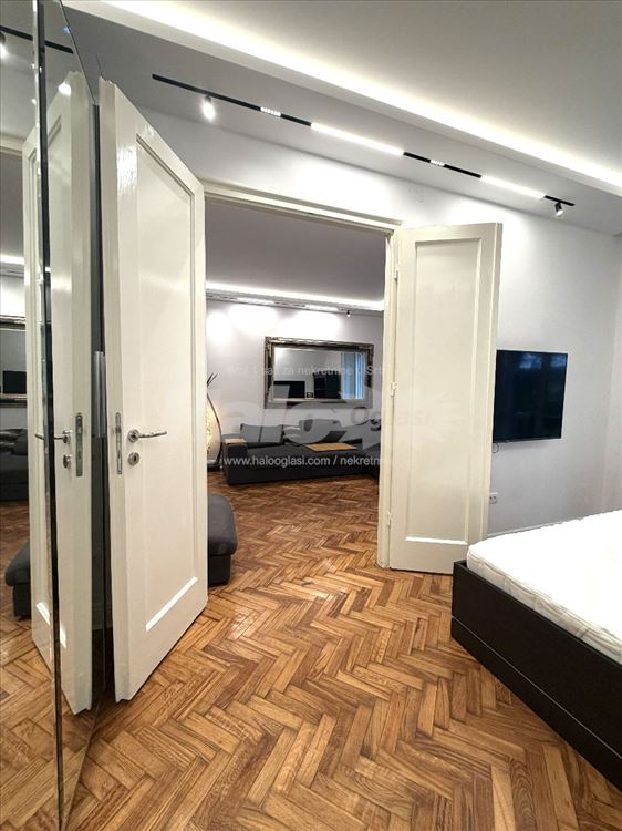 Namesten Salonac Donji Dorcolu kompletno Renoviran — 2