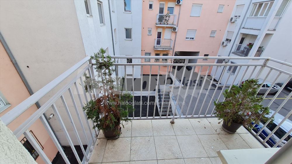 Namesten stan 50m² sa parking mestom — 11