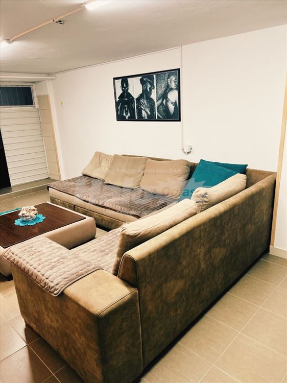 Namešten stan 80m² Banovo brdo od 01.07. — 4