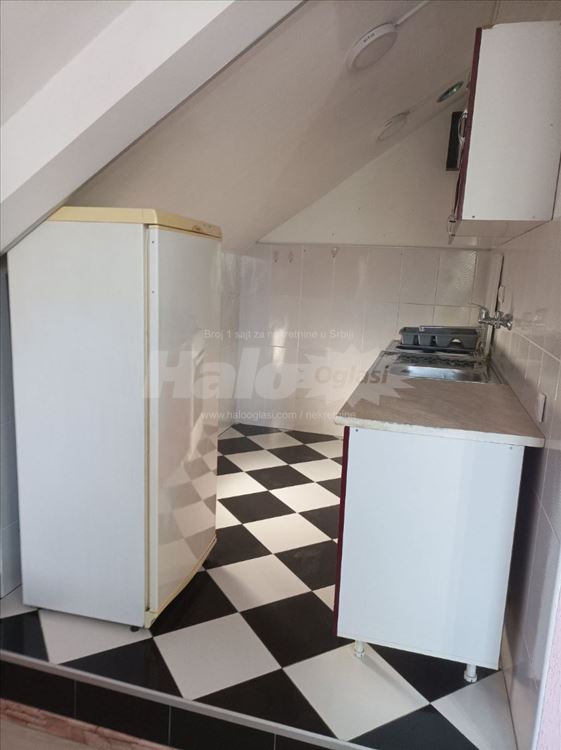 Namešten stan u kući, 50m2, na prvom spratu — 3